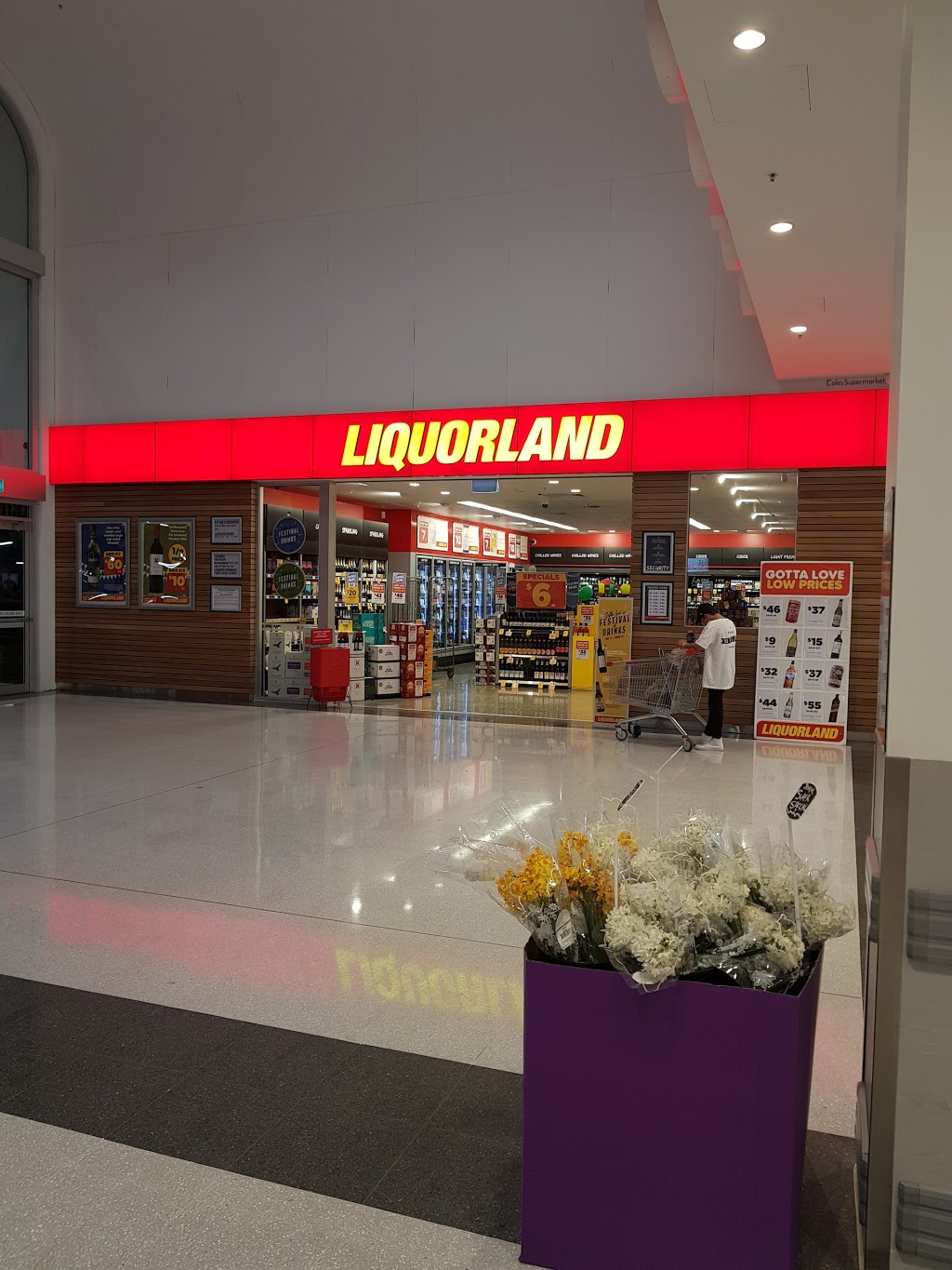 Liquorland Benowa Village | store | Ashmore Rd, Ashmore QLD 4214, Australia | 0755107580 OR +61 7 5510 7580