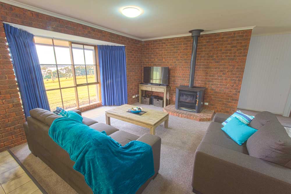 Lakeview Holiday House | 110 Mill Point Rd, Toorloo Arm VIC 3909, Australia | Phone: (03) 5156 2454