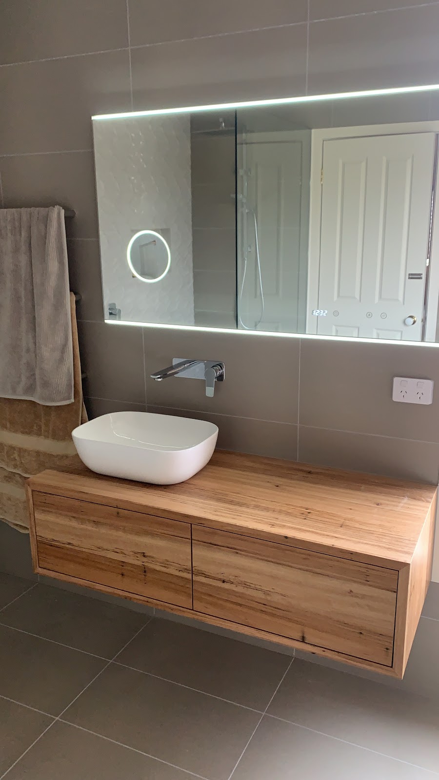 Q Bathrooms | 2 Inglewood Ct, Mill Park VIC 3082, Australia | Phone: 0421 123 445