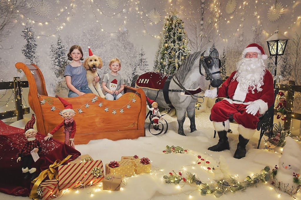 Drouin Santa Photos | 51 Wellwood Rd, Drouin VIC 3818, Australia | Phone: 0412 942 897