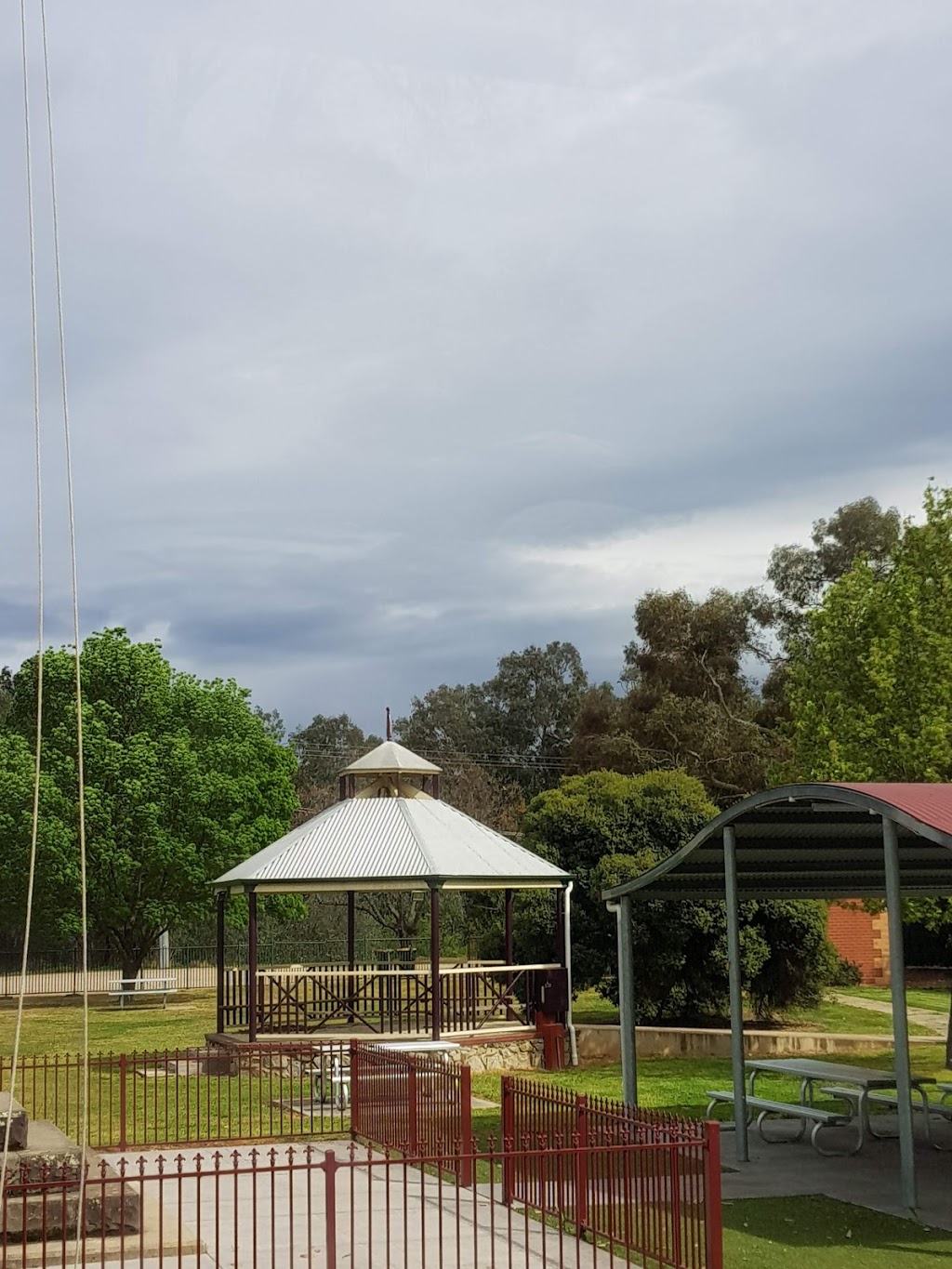 Oxley Memorial Park | 68 King St, Oxley VIC 3678, Australia | Phone: (03) 5727 3220
