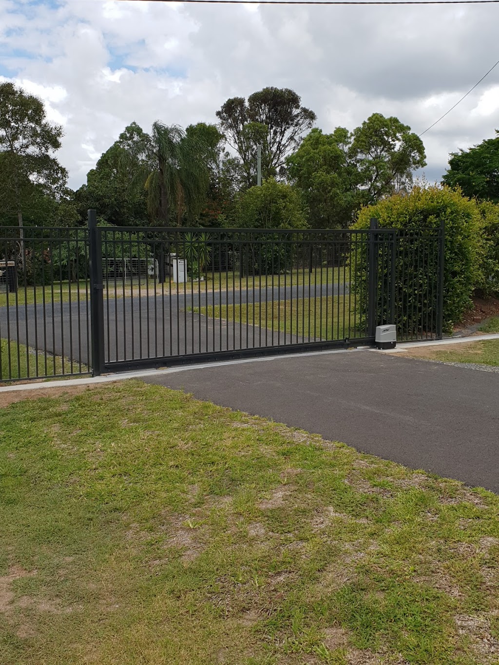 Complete Automated Gates | Triton Ct, Ningi QLD 4511, Australia | Phone: 0407 742 958