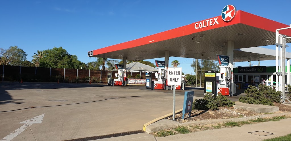 Caltex Woolworths | gas station | 20 Bowen St & Gregory St, Roma QLD 4455, Australia | 0746228370 OR +61 7 4622 8370