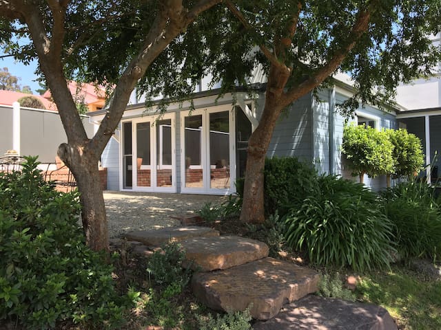 Healesdale House | 23d Brumfield Rd, Healesville VIC 3777, Australia | Phone: 0418 905 001
