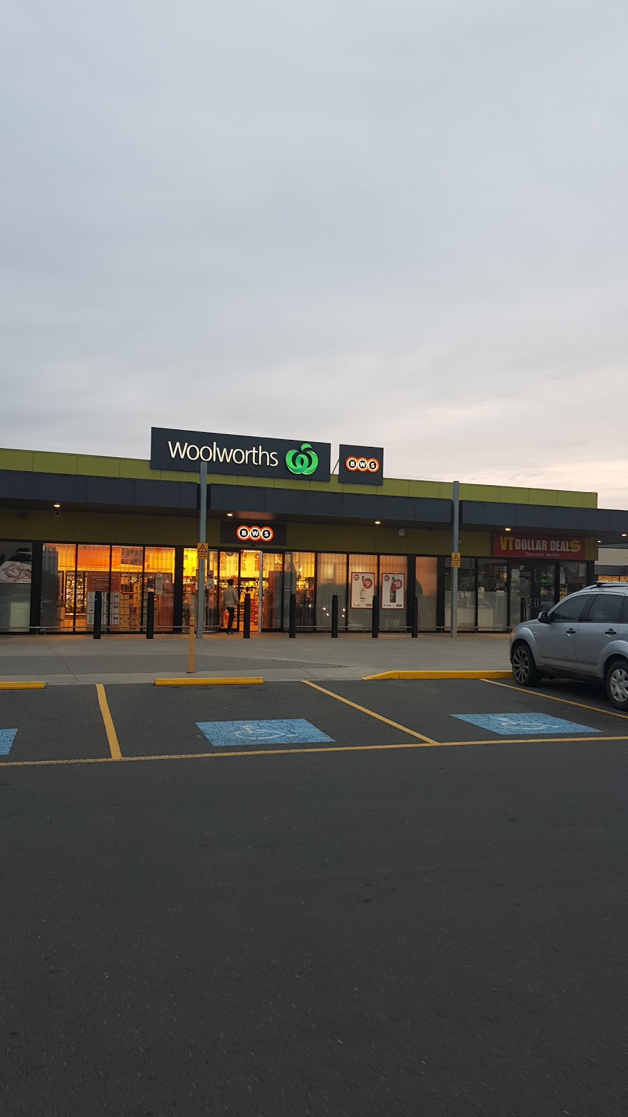 Wyndham Vale Square Shopping Centre | shopping mall | 205 Greens Rd, Wyndham Vale VIC 3024, Australia | 0384013340 OR +61 3 8401 3340