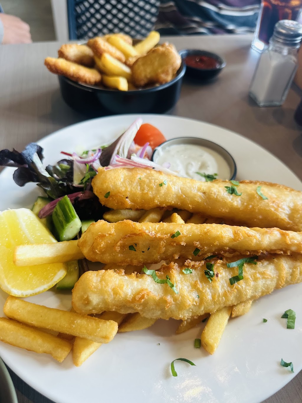 The Local Eatery Cafe, Bar & Restaurant | Shop 6/40 Main St, Armstrong Creek VIC 3217, Australia | Phone: (03) 5264 7919
