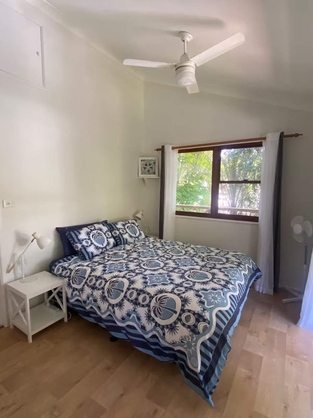 Sandy Beach Bungalow | Level 1/94 Diamond Head Dr, Sandy Beach NSW 2456, Australia | Phone: 0414 469 374
