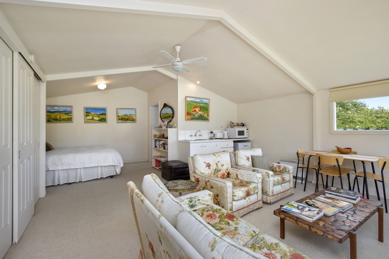Proserpine Cottage BnB | lodging | 215 Cochranes Rd, Waurn Ponds VIC 3216, Australia | 0408514502 OR +61 408 514 502