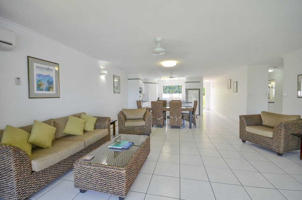 Roydon Beachfront Apartments | lodging | 83-87 Vasey Esplanade, Trinity Beach QLD 4879, Australia | 0740576512 OR +61 7 4057 6512