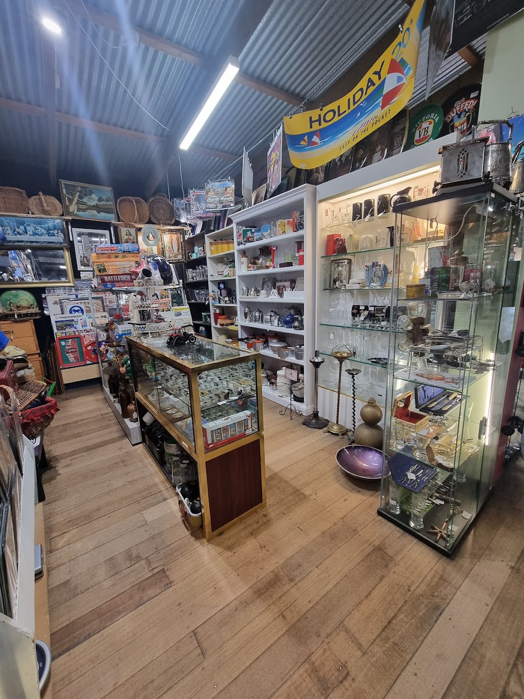 Ballarat Vintage and Collectables Market |  | M8/9367B National Highway, Warrenheip VIC 3352, Australia | 0353347216 OR +61 3 5334 7216