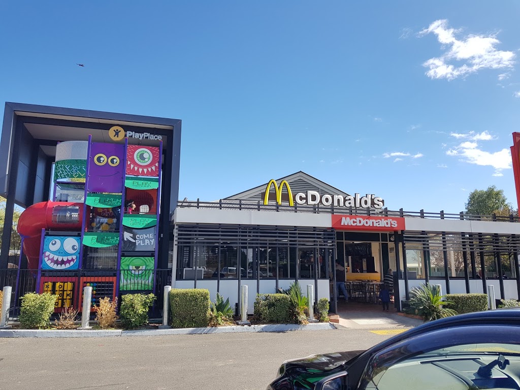 McDonalds Goondiwindi | cafe | BP Complex, Cunningham Hwy, Goondiwindi QLD 4390, Australia | 0746714120 OR +61 7 4671 4120
