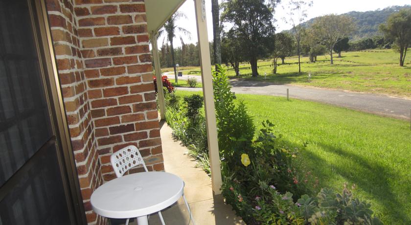 Lakeside Lodge Motel | 100 Bruxner Hwy, South Lismore NSW 2480, Australia | Phone: (02) 6621 7376