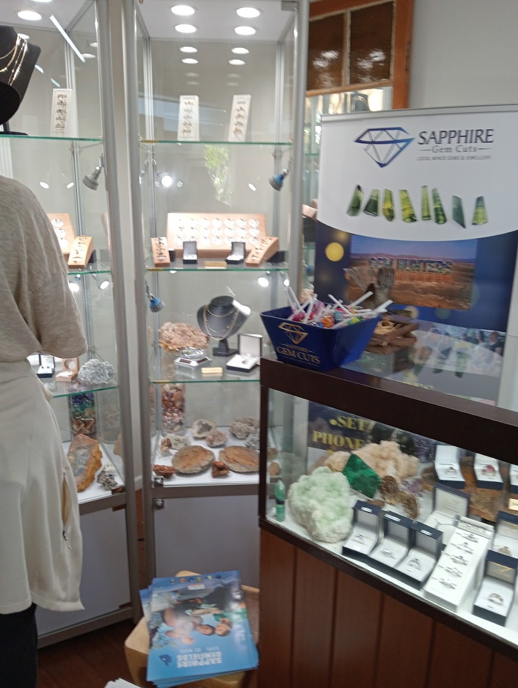 Sapphire Gem Cuts | 20 Keilambete Rd, Rubyvale QLD 4702, Australia | Phone: 0480 398 603