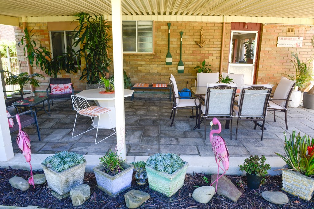 Retro Sands Beach House | 20 Plantation Point Parade, Vincentia NSW 2540, Australia | Phone: 0416 162 170