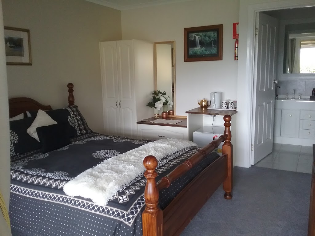 Robins Nest Bed and Breakfast | 406 Back Rd, Wilmot TAS 7310, Australia | Phone: (03) 6492 1591