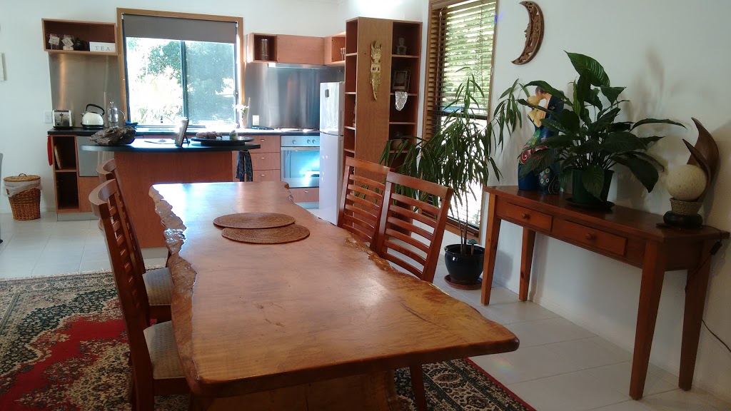 Cosy Romantic Cottage | lodging | 10 Des Quinlan Cres, Tallebudgera QLD 4228, Australia | 0409262858 OR +61 409 262 858