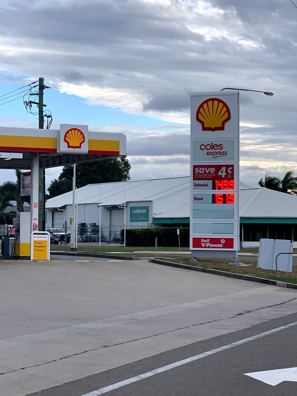 Coles Express | gas station | Shell Service Station, corner Bruce Hwy and, Collinsville Rd, Bowen QLD 4805, Australia | 1800656055 OR +61 1800 656 055