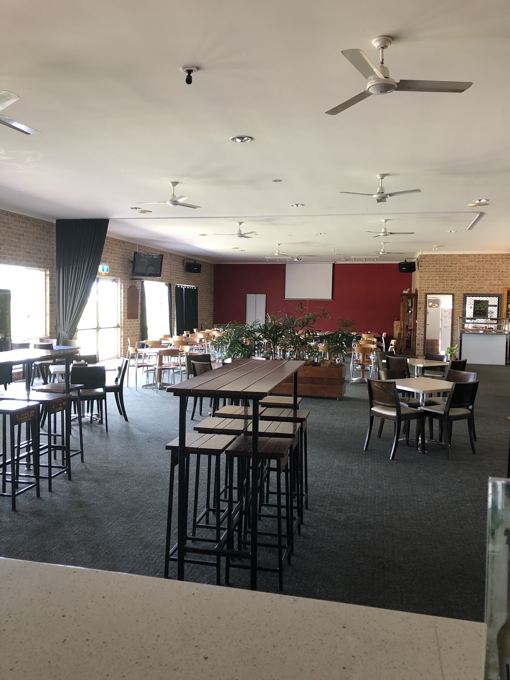 Coffs Harbour Leagues Club | restaurant | 65 Stadium Dr, Coffs Harbour NSW 2450, Australia | 0417676990 OR +61 417 676 990