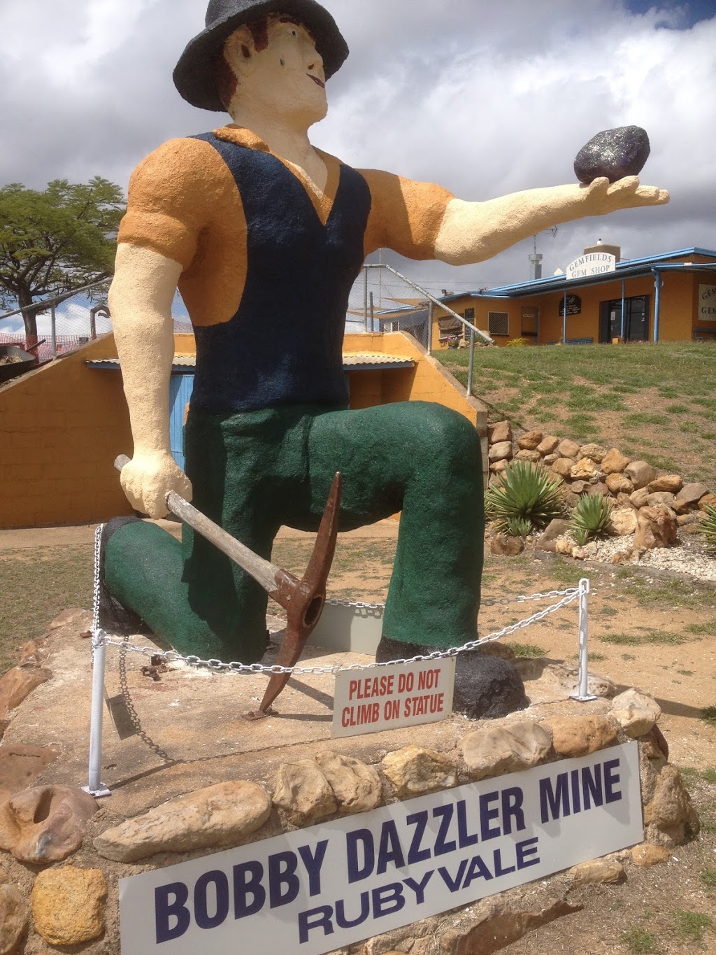 Bobby Dazzler Mine Rubyvale | tourist attraction | 1688 Rubyvale Rd, The Gemfields QLD 4702, Australia | 0439697023 OR +61 439 697 023