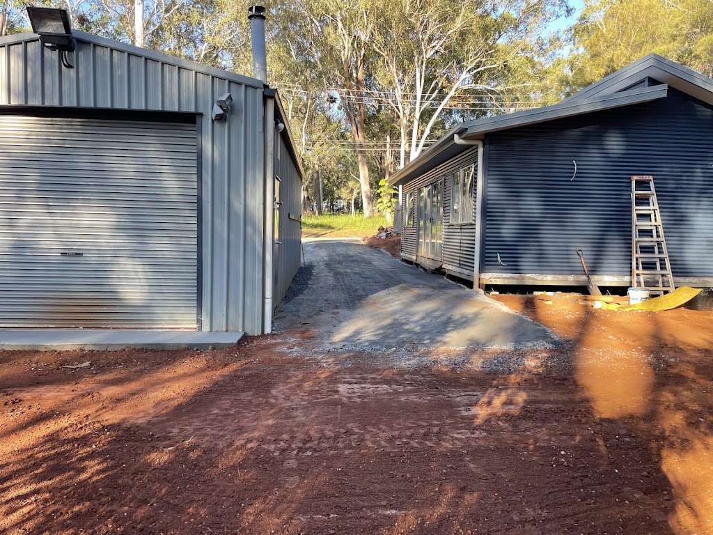 Dazzas Lil digger | Wattle St, Russell Island QLD 4184, Australia | Phone: 0473 501 689