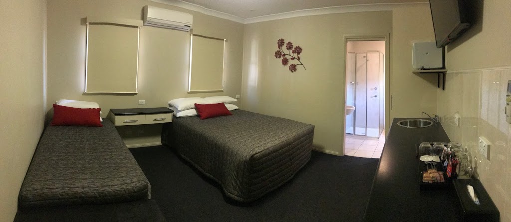 The Prince of Wales Hotel | 97 Mayne St, Gulgong NSW 2852, Australia | Phone: (02) 6374 1166