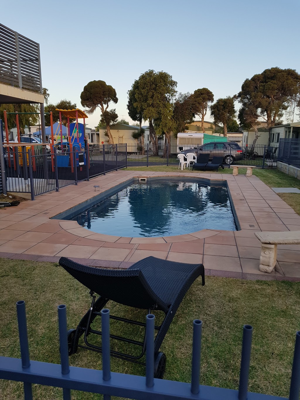 Apollo Bay Holiday Park | 27 Cawood St, Apollo Bay VIC 3233, Australia | Phone: (03) 5237 7111