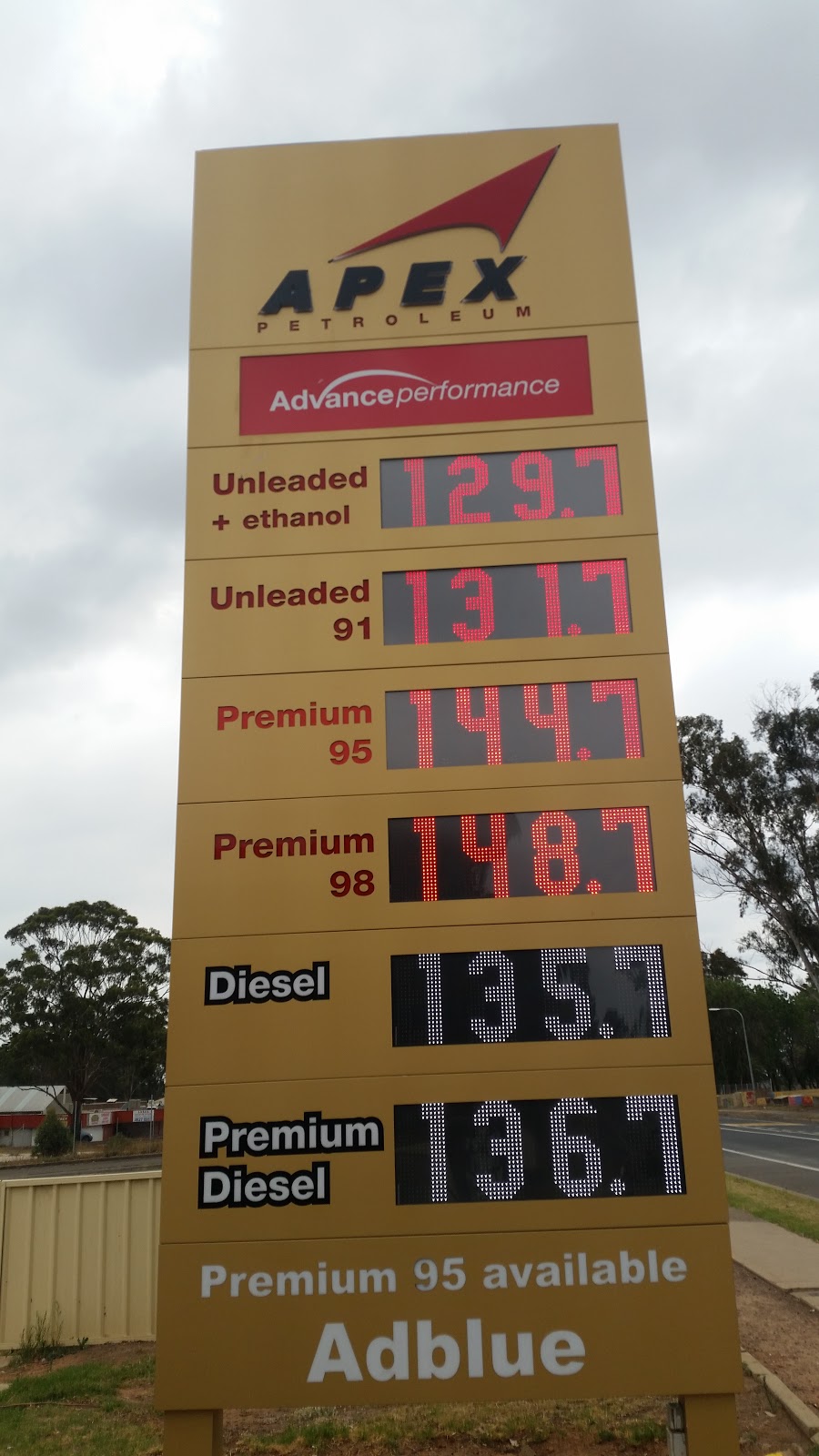 Apex Petroleum Airds | gas station | 56-60 Riverside Dr, Airds NSW 2560, Australia | 0246287933 OR +61 2 4628 7933