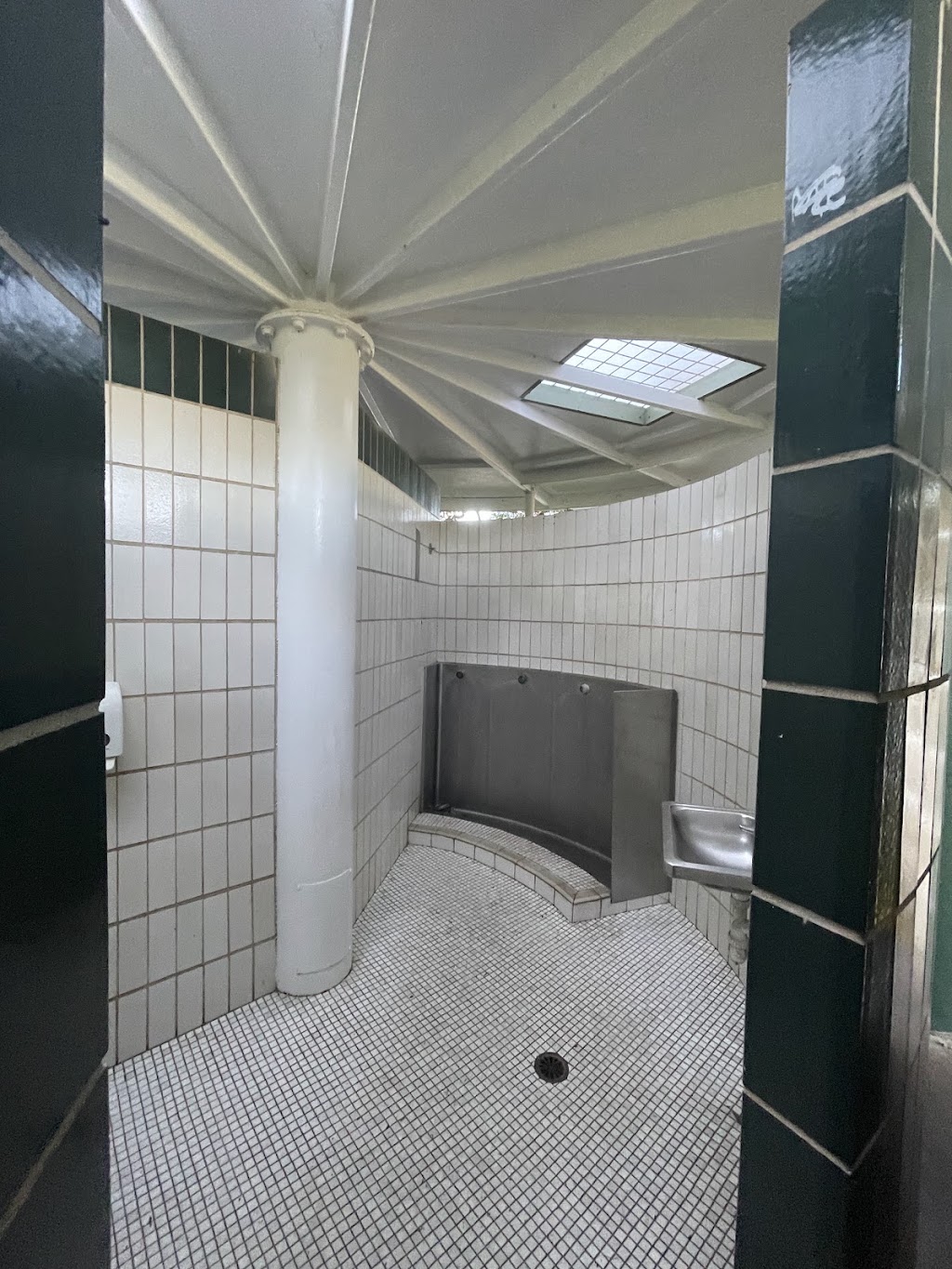Public Toilet Balls Head Reserve, Waverton | Balls Head Dr, Waverton NSW 2060, Australia | Phone: (03) 9262 6333