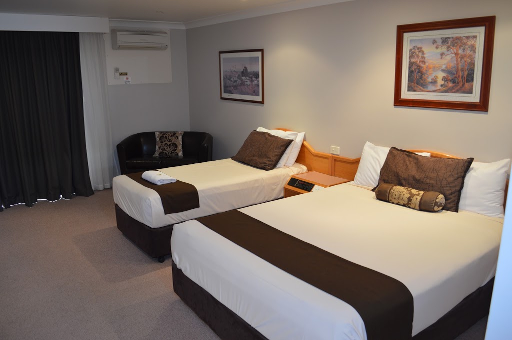 Hilltops Retreat Motor Inn | lodging | 4662 Olympic Hwy, Young NSW 2594, Australia | 0263823300 OR +61 2 6382 3300