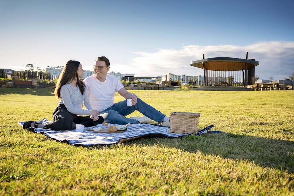 Stockland Averley Sales & Information Centre | 55 Apsley Pkwy, Nar Nar Goon North VIC 3812, Australia | Phone: 13 52 63