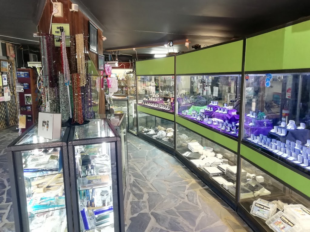 Pats Gems Tourist Fossicking Park & Licenced Cafe | 1056 Rubyvale Rd, The Gemfields QLD 4702, Australia | Phone: (07) 4985 4544