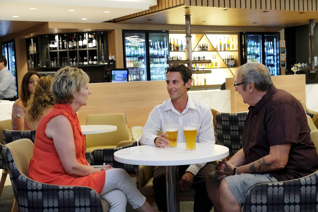 Club Old Bar | cafe | 1 Belford St, Old Bar NSW 2430, Australia | 0265537224 OR +61 2 6553 7224
