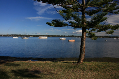 Lakes Edge Cottage | 64 Government Rd, Nords Wharf NSW 2281, Australia | Phone: 0420 312 721