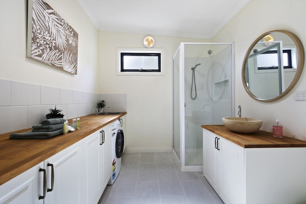 Metung Bluelake Escapes / Bluelake Cottage | 20 Falcon Grove, Metung VIC 3904, Australia | Phone: 0401 499 108