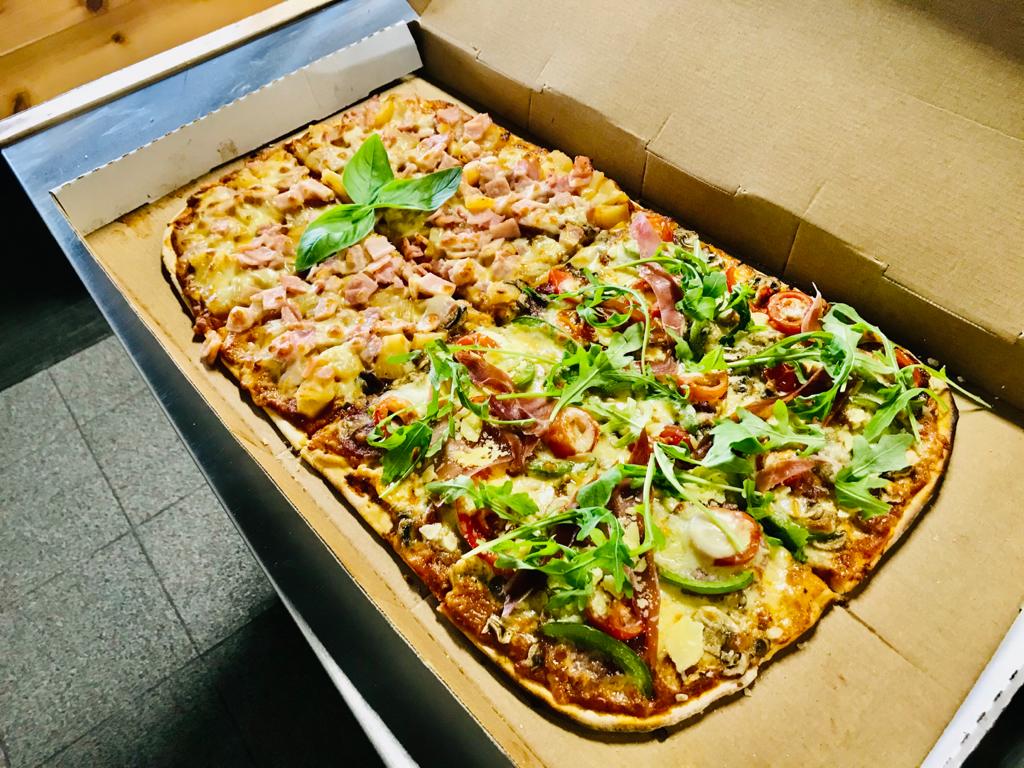 Pinch of Salt Pizza | meal takeaway | Shop 6/21-25 Amaroo Dr, Banora Point NSW 2486, Australia | 0756125089 OR +61 7 5612 5089