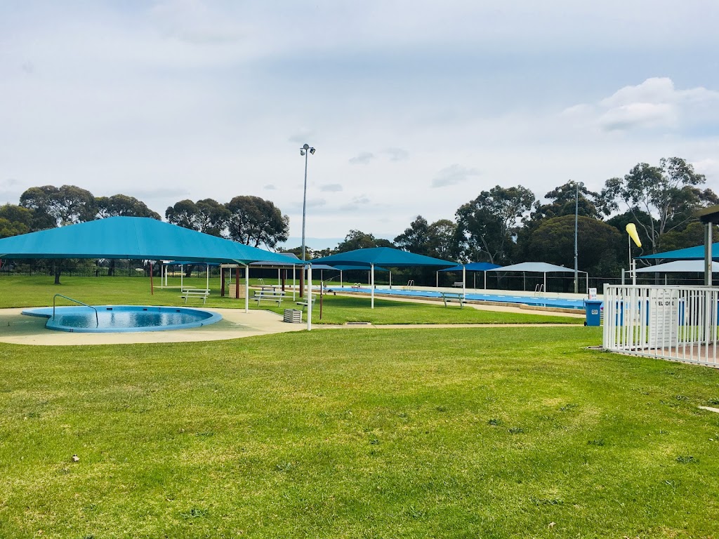 Dr Peter Topham Memorial Swimming Pool |  | 36 Hinge Rd, Harvey WA 6220, Australia | 0897291711 OR +61 8 9729 1711