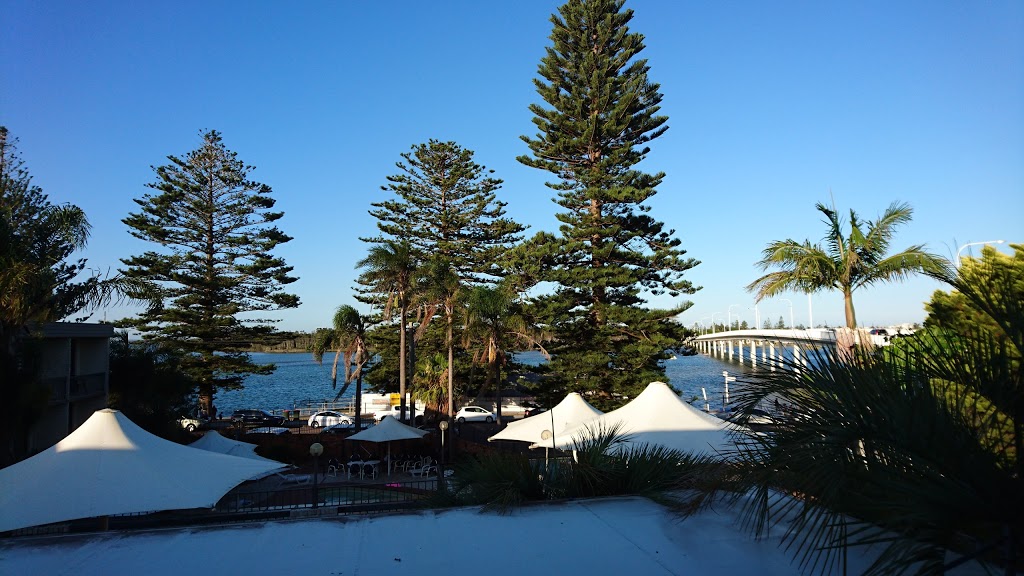 El Lago Waters Motel | 41 The Entrance Rd, The Entrance NSW 2261, Australia | Phone: (02) 4332 3955