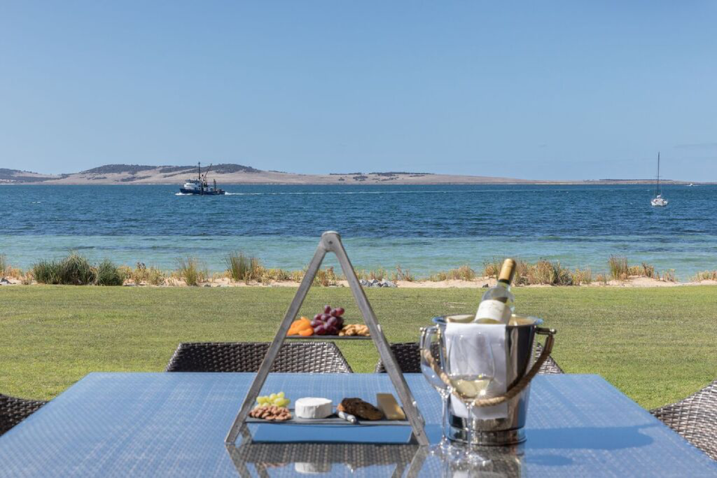 South Point Beach House | 2/16 S Point Dr, Port Lincoln SA 5606, Australia | Phone: 0428 877 488