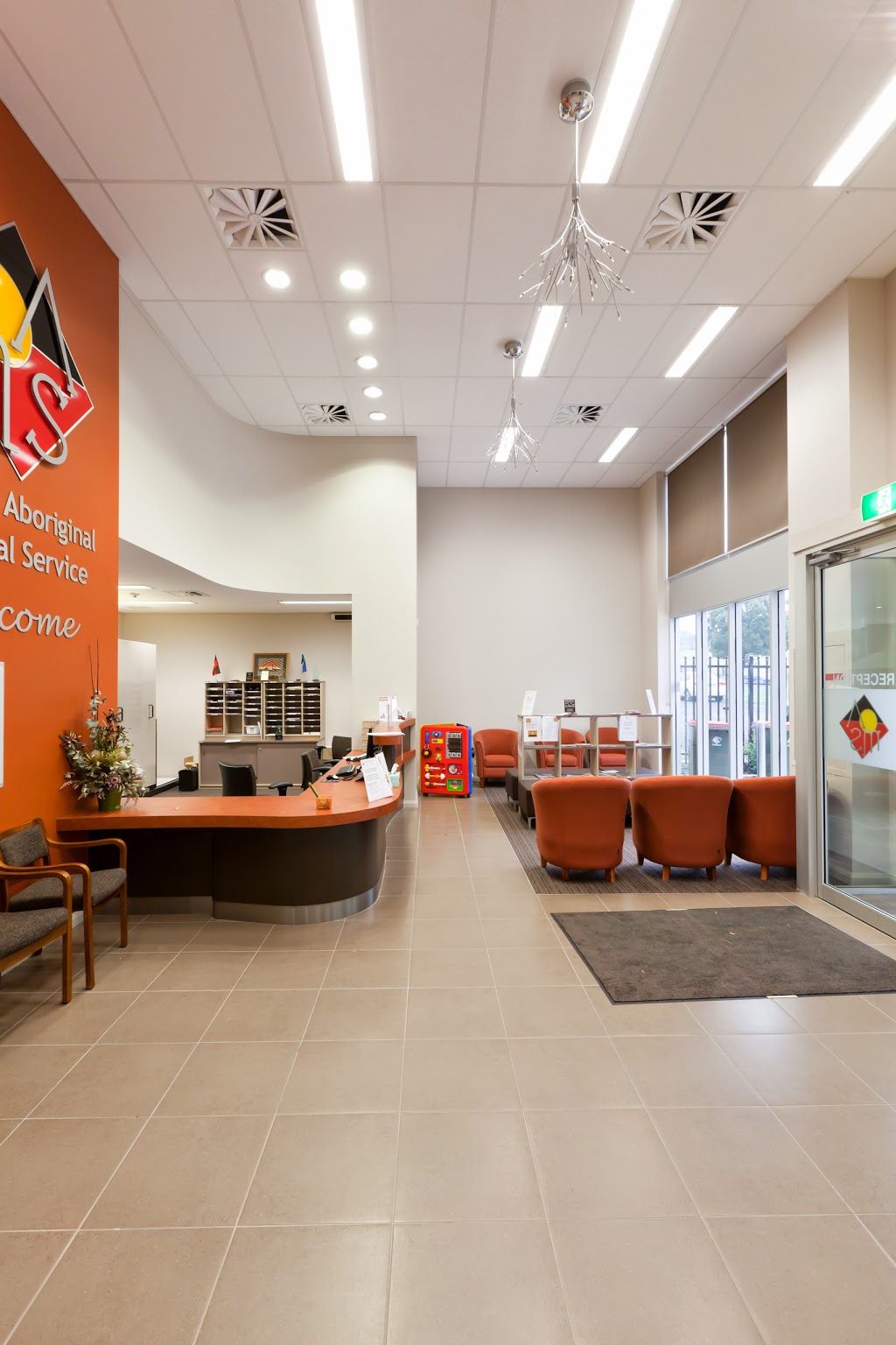 Orange Aboriginal Medical Service | health | Units 4 & 5/9 Gateway Crescent, & 27-31 Perc Griffith Way, Orange NSW 2800, Australia | 0263939000 OR +61 2 6393 9000