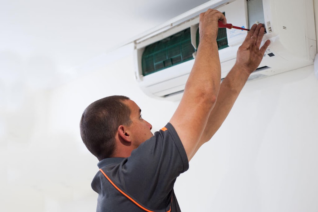 Midcoast Air Conditioning & Commercial Refrigeration Pty Ltd | electrician | shed 1/62 Islander Rd, Pialba QLD 4655, Australia | 0741244782 OR +61 7 4124 4782