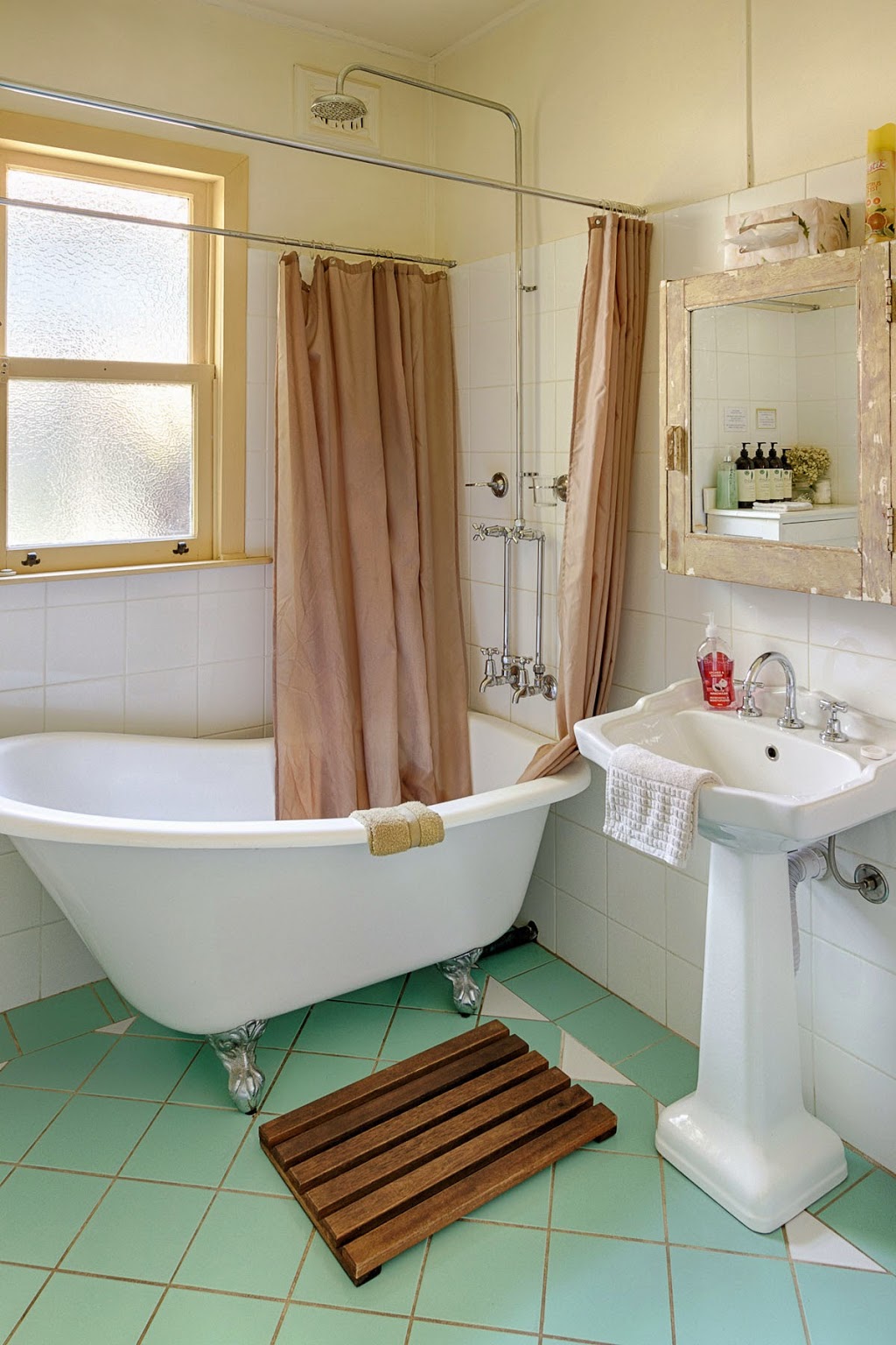 Secret Garden Cottage | 12 Mort St, Katoomba NSW 2780, Australia | Phone: 0418 105 543
