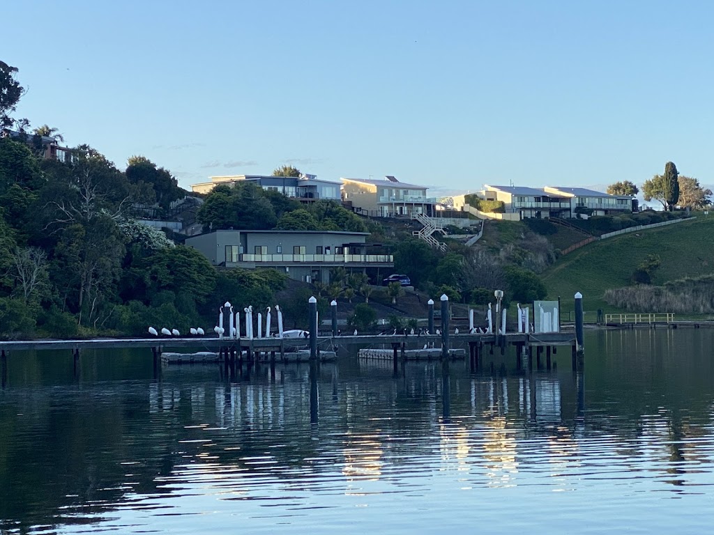 Clara Cove Waterfront Apartments | 12 Clara St, Kalimna VIC 3909, Australia | Phone: 0458 987 904