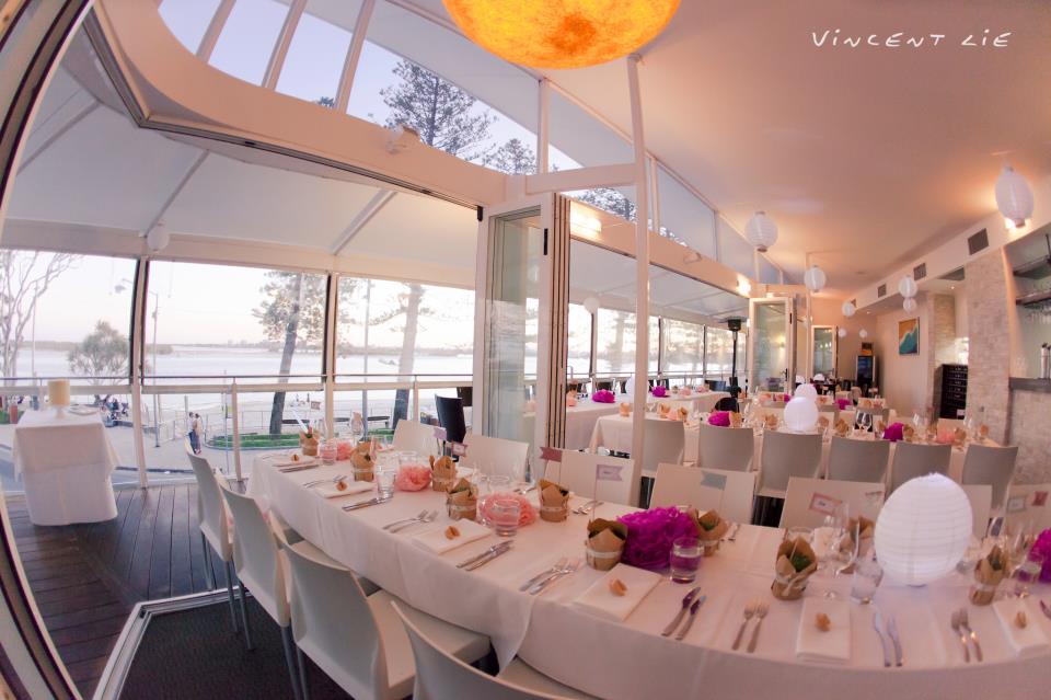 Tides Waterfront Dining | restaurant | 26 The Esplanade, Caloundra QLD 4551, Australia | 0754382304 OR +61 7 5438 2304