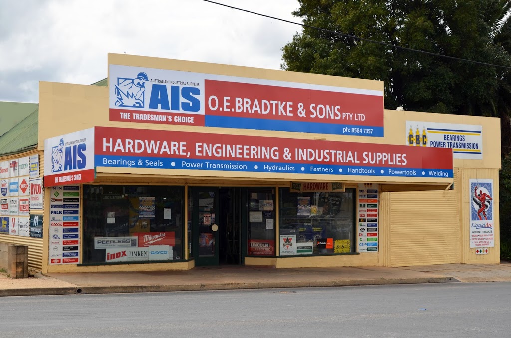 O.E. Bradtke & Sons | hardware store | 3 Edward St, Loxton SA 5333, Australia | 0885847357 OR +61 8 8584 7357