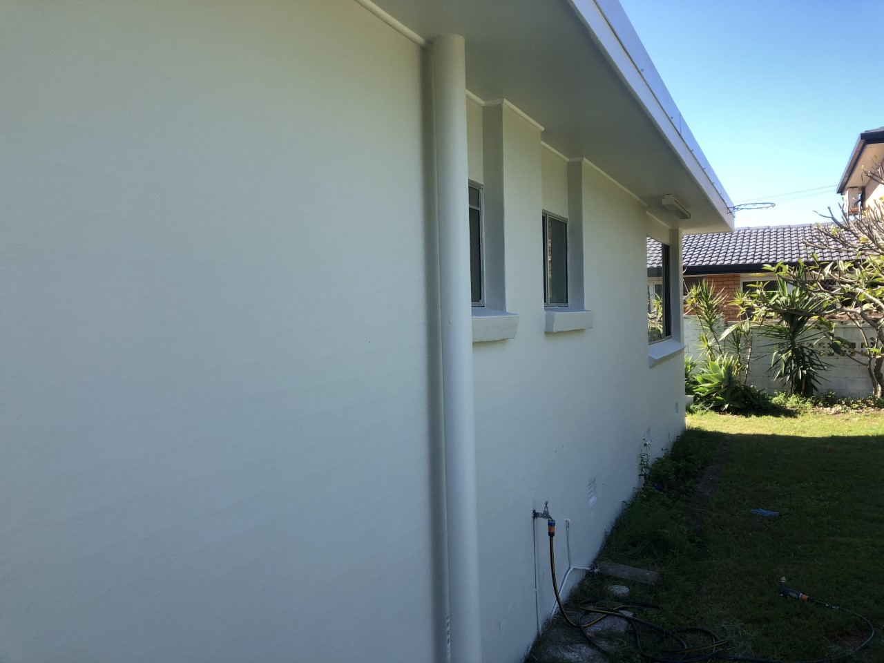 INTERIOR & EXTERIOR HOUSE PAITING SERVICES GOLD COAST | painter | 8/80 Duringan St, Currumbin QLD 4223, Australia | 0426244513 OR +61 426 244 513