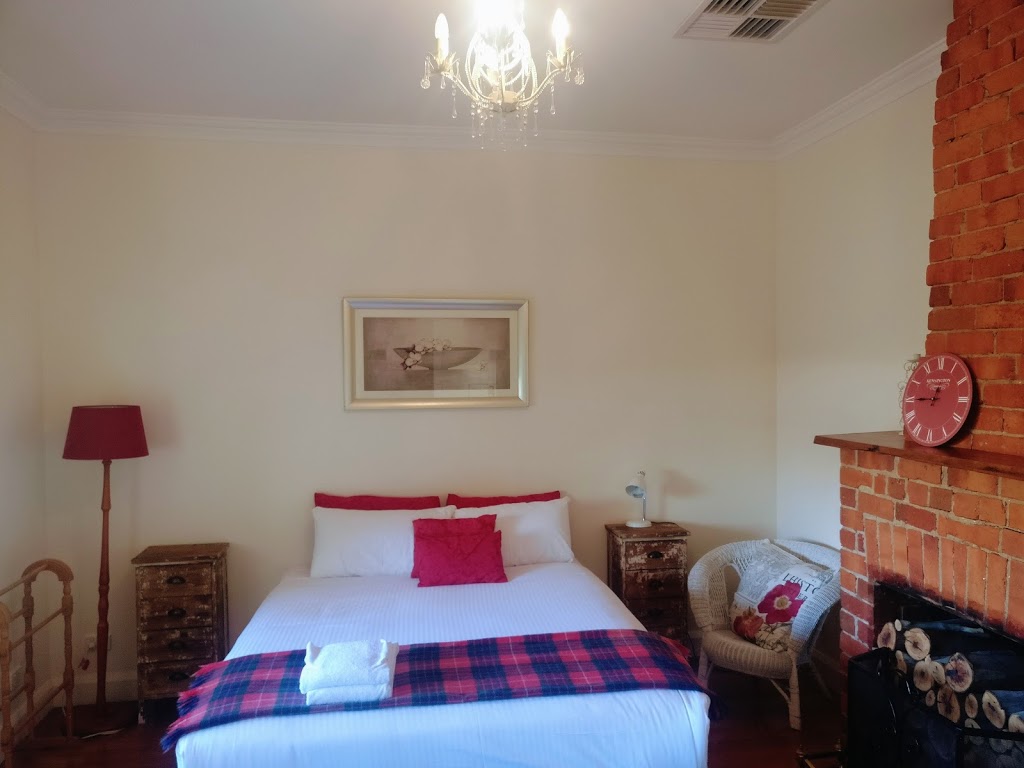 Darling House | lodging | 4 Johnstone St, Castlemaine VIC 3450, Australia | 0427721196 OR +61 427 721 196