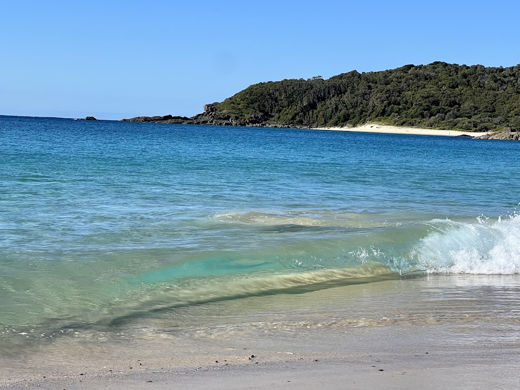 Shores Beach & Lakeside Villas | 2 Lakeside Cres, Elizabeth Beach NSW 2428, Australia | Phone: (02) 6591 0111