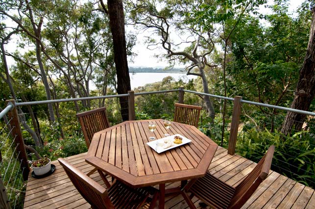 Licorice Cottage | lodging | 28 Blue Waters Cres, MacLeay Island QLD 4184, Australia | 0466892687 OR +61 466 892 687