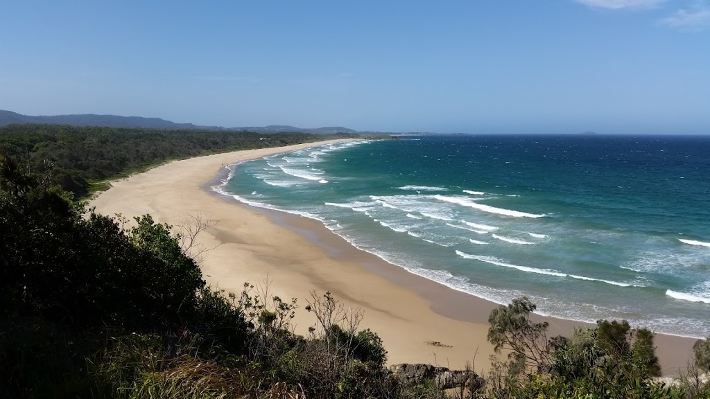 Luxury Beach Getaways | 9a Beachfront Cl, Sapphire Beach NSW 2450, Australia | Phone: 0434 486 660