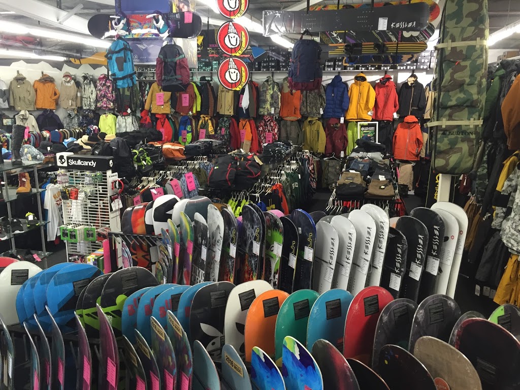 First Tracks Snowboards | 1/131 Snowy River Ave, 1A Nuggets Crossing, Jindabyne NSW 2627, Australia | Phone: (02) 6456 1788